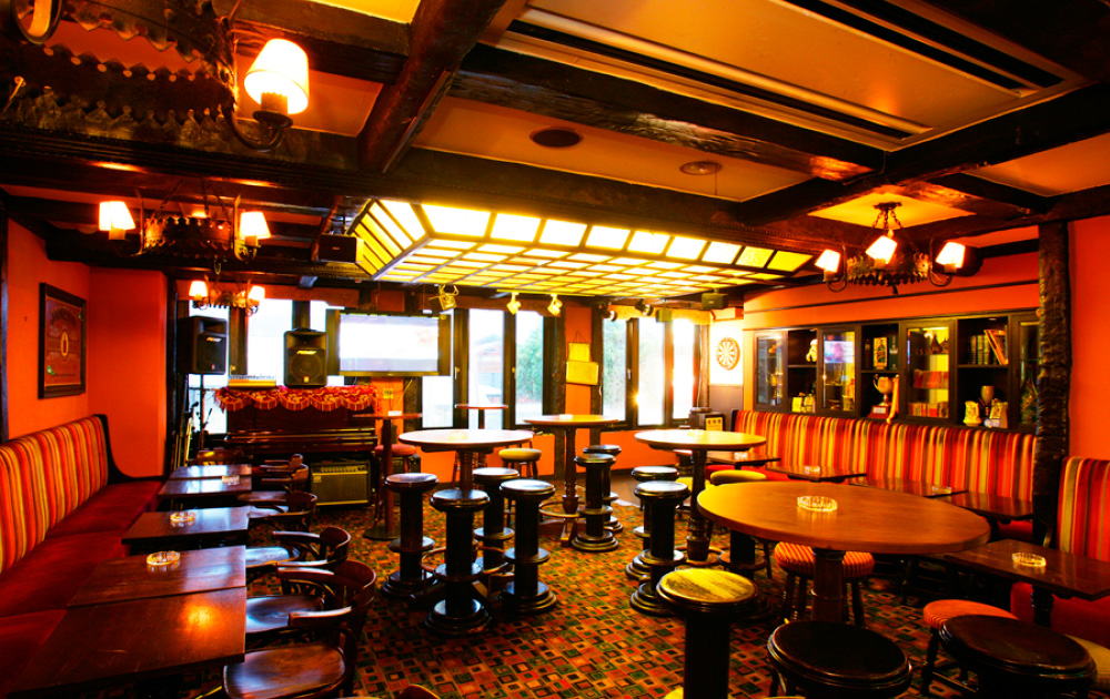 Pig & Whistle［ピッグアンドホイッスル］